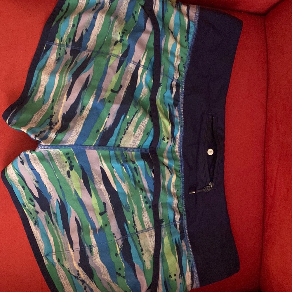 Printed good condition lululemon speed up shorts size 8